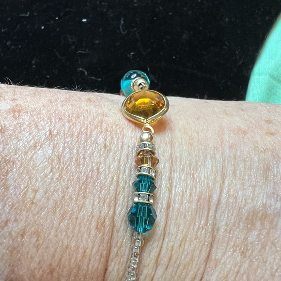 Gulten Dye swavorski crystal toggle bracelet. 7 inches. SPARKLES!!! - Picture 7 of 9